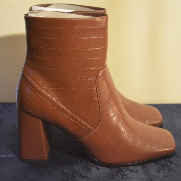 ✨ LISA VICKY Brown Croc Print Ankle Boots SZ 10M | NWT | Chic Block Heel - Picture 3 of 7